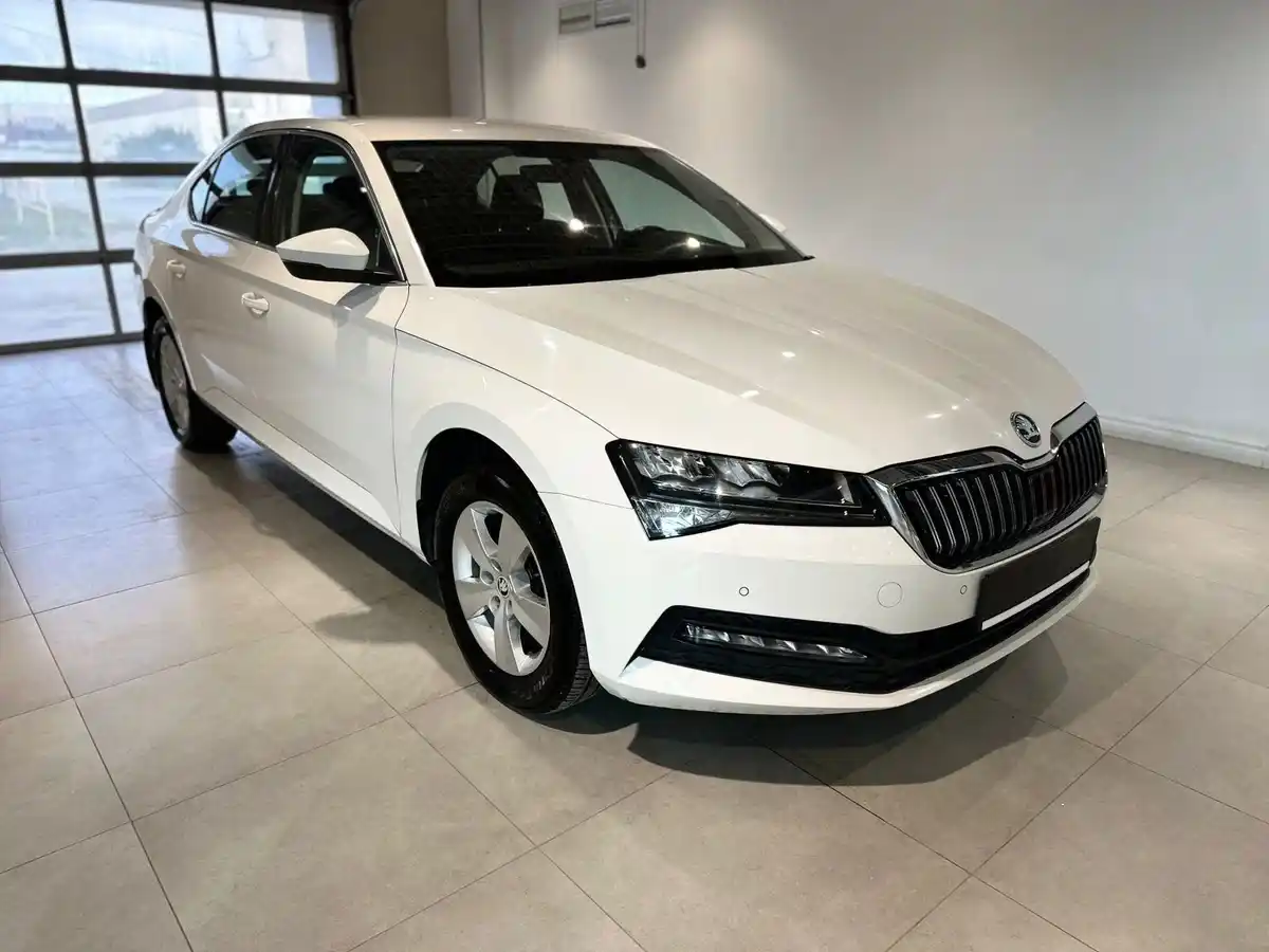 Skoda Superb по цене от 1 225 000 рублей